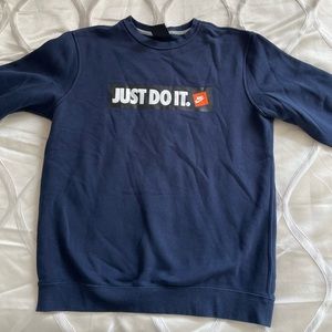 BRAND NEW NIKE CREWNECK